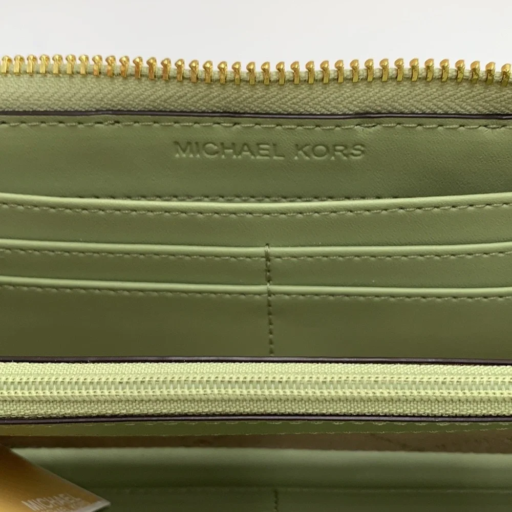 MICHAEL KORS JET SET TRAVEL LARGE THREE QUARTER ZIP WALLET LIGHT SAGE MULTI
